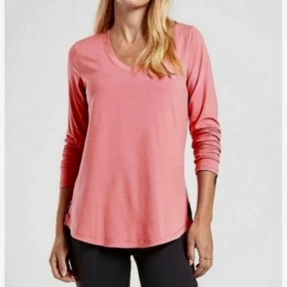 NWT! ATHLETA Essential V Neck Long Sleeve Top Shirt Tee T-Shirt Rose Pink Medium - Picture 1 of 16